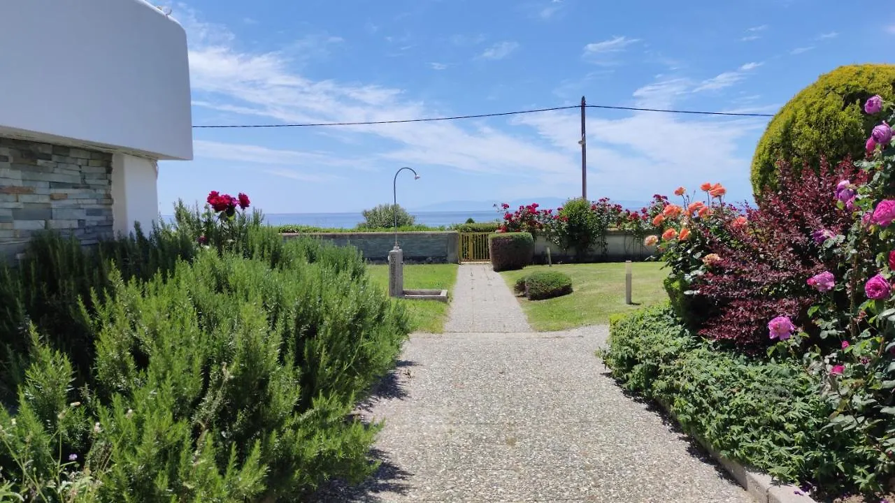 Mira Mare Beachfront Villa Nea Skioni Holiday home