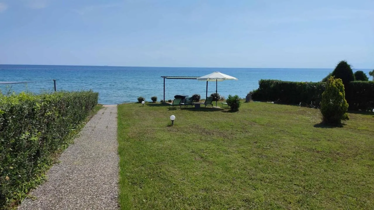 Mira Mare Beachfront Villa Nea Skioni 0*,